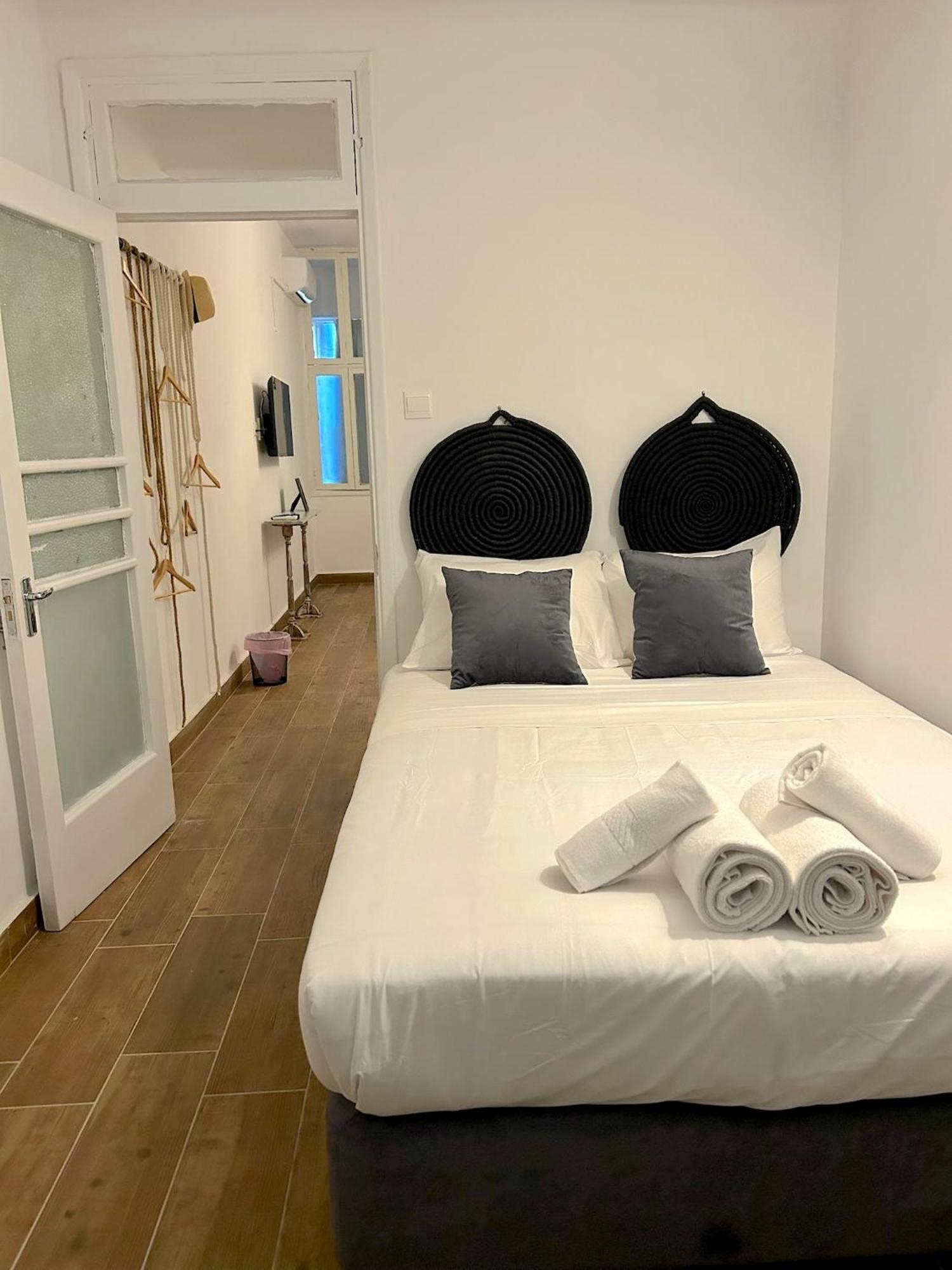 Queen Regina Suites By Platform 357 Nikosia Exterior foto
