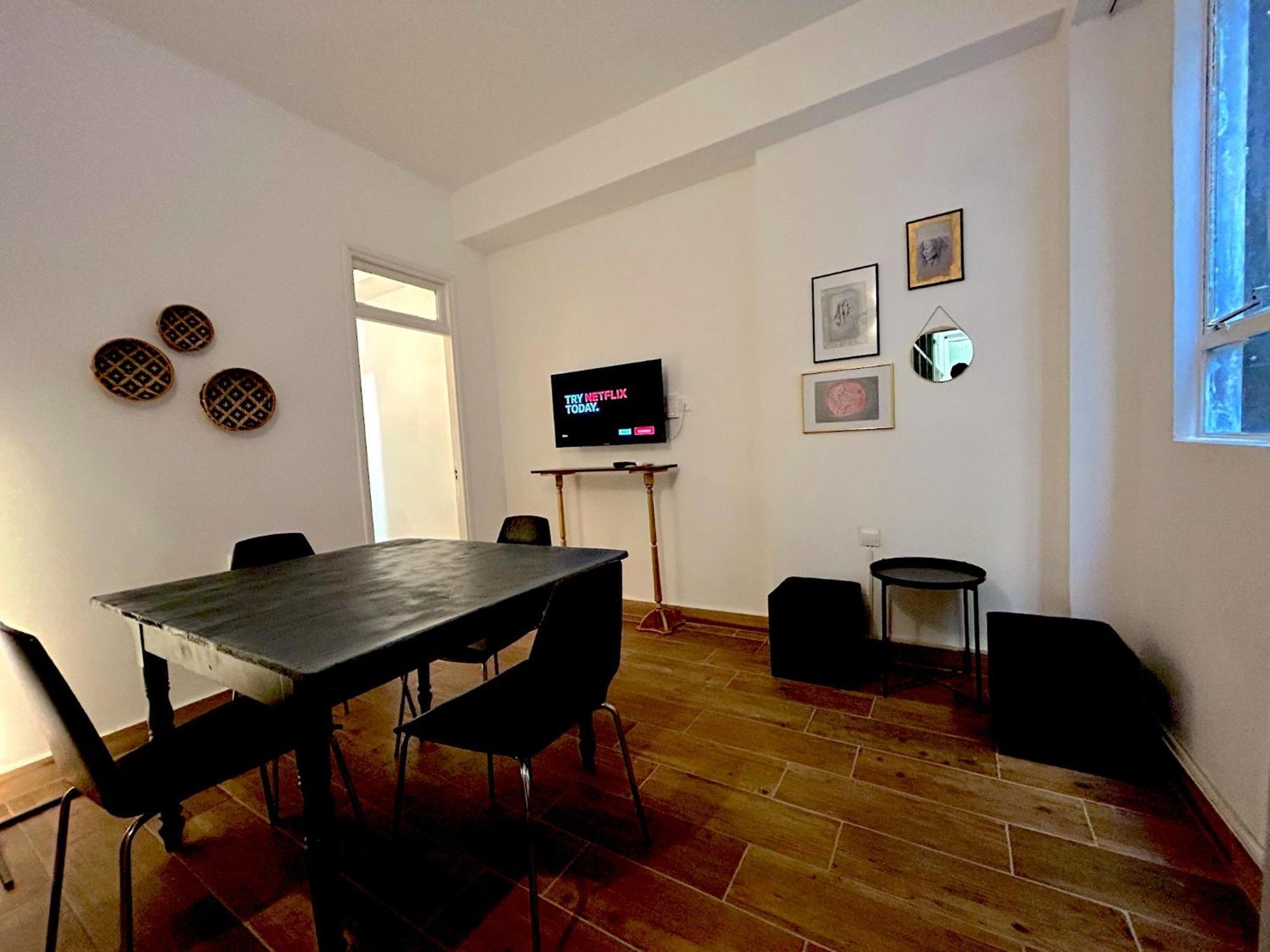 Queen Regina Suites By Platform 357 Nikosia Exterior foto