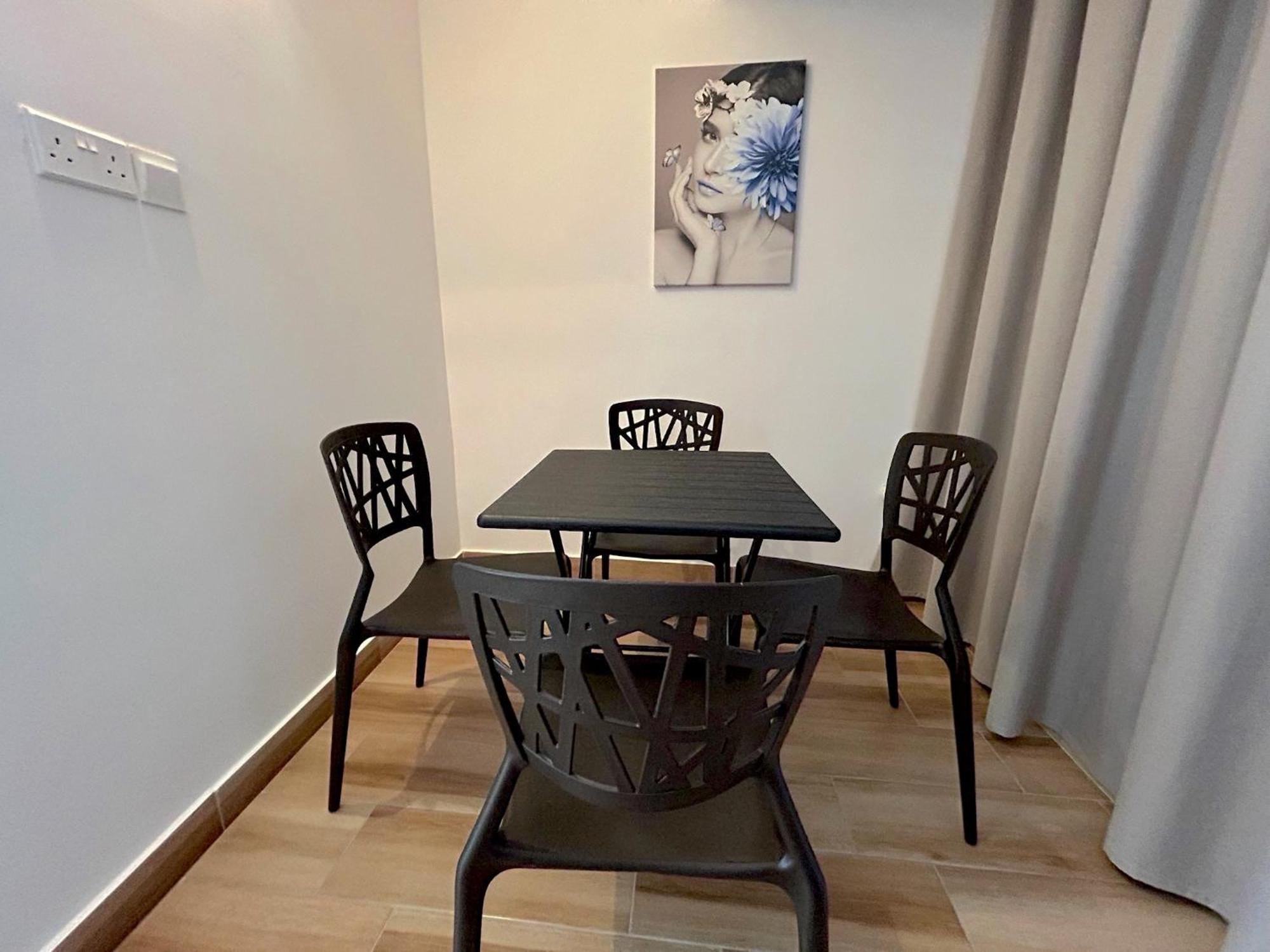 Queen Regina Suites By Platform 357 Nikosia Exterior foto