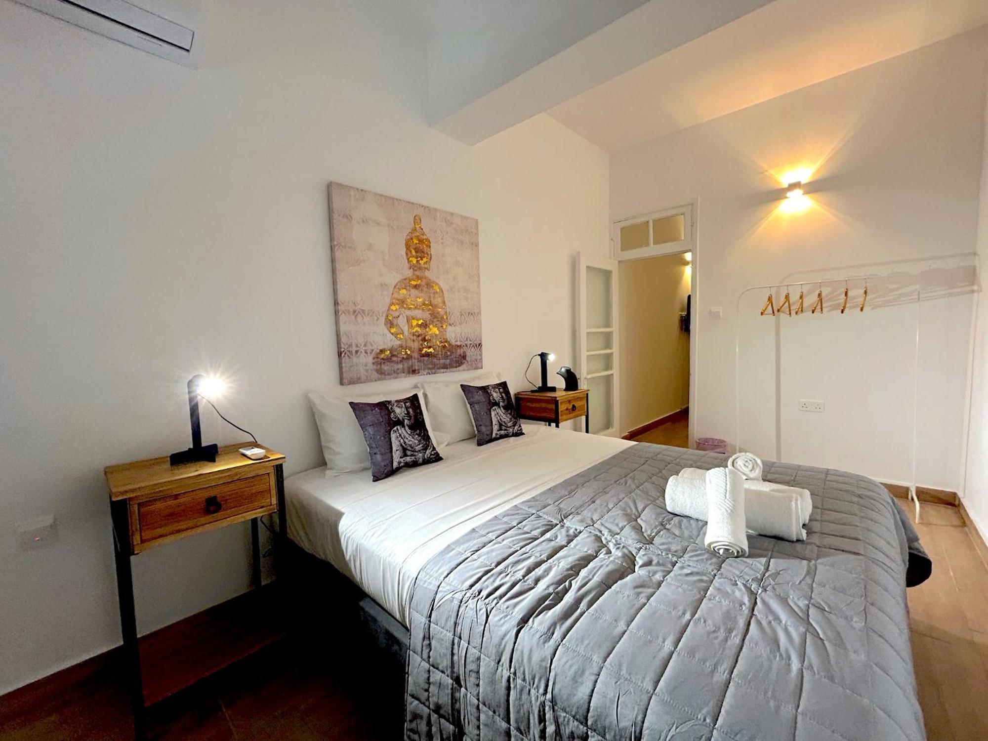 Queen Regina Suites By Platform 357 Nikosia Exterior foto